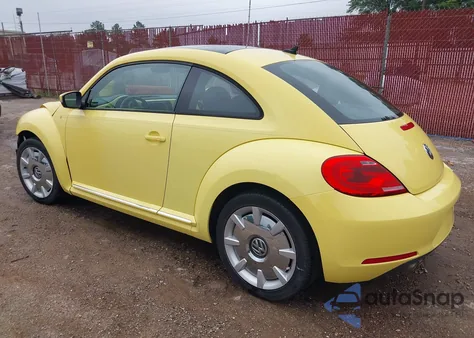 2013 Volkswagen Beetle 2.5L z USA, uszkodzony, nr VIN 3VWJX7AT2DM600634